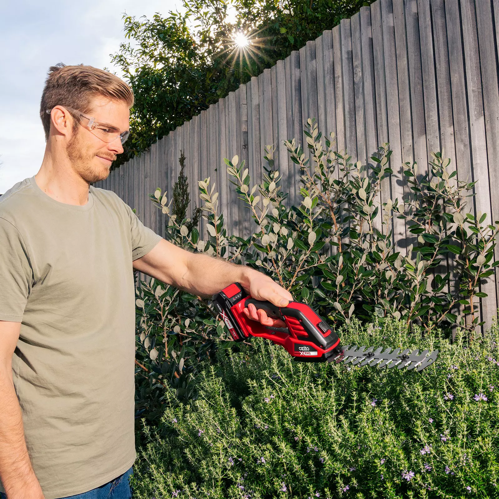 ozito-cordless-grass-and-bush-shear-3001250-example_usage-102
