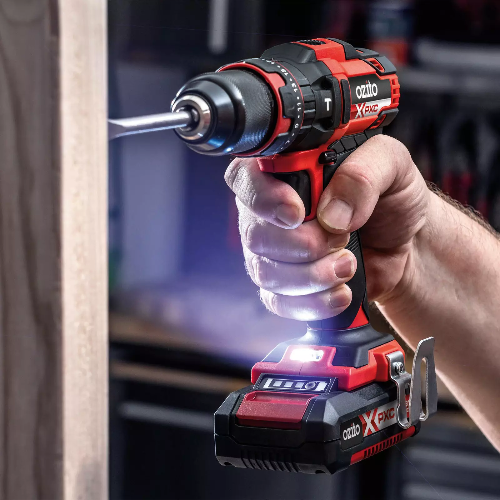 ozito-cordless-impact-drill-3001169-example_usage-101