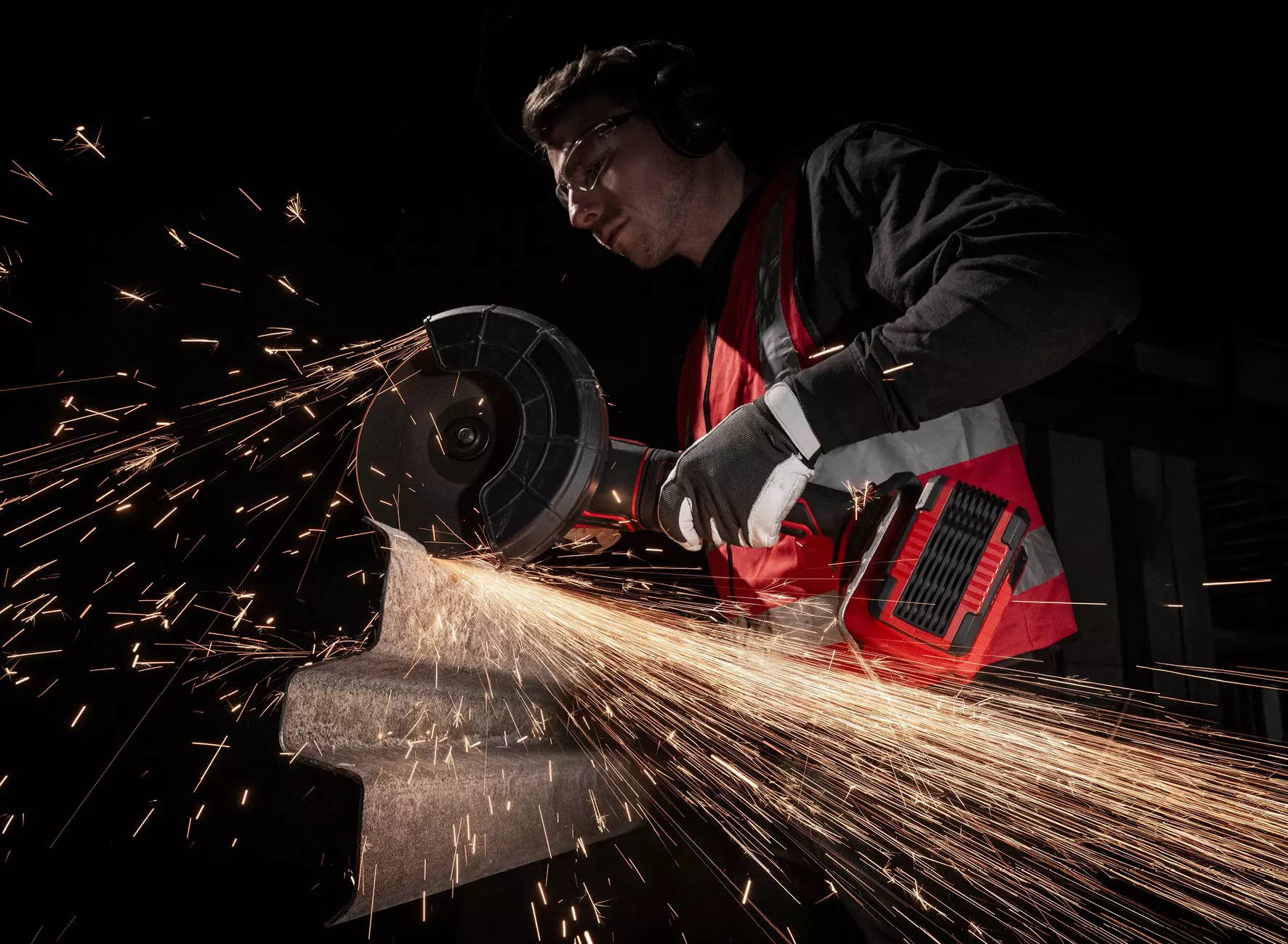 einhell-professional-cordless-angle-grinder-4431210-example_usage-001