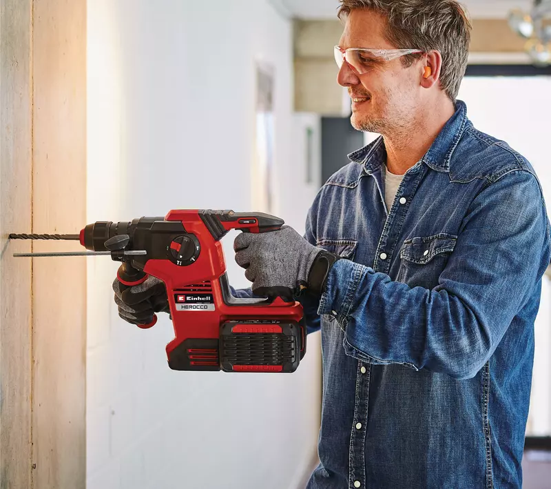 einhell-professional-cordless-rotary-hammer-4513950-example_usage-001