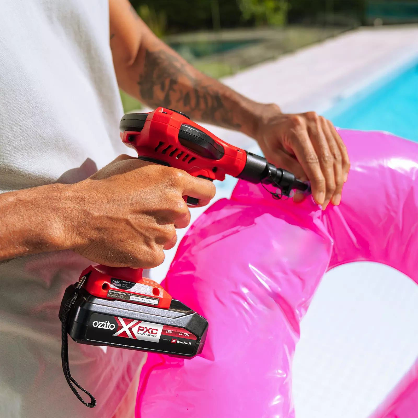 ozito-cordless-air-pump-3000626-example_usage-102