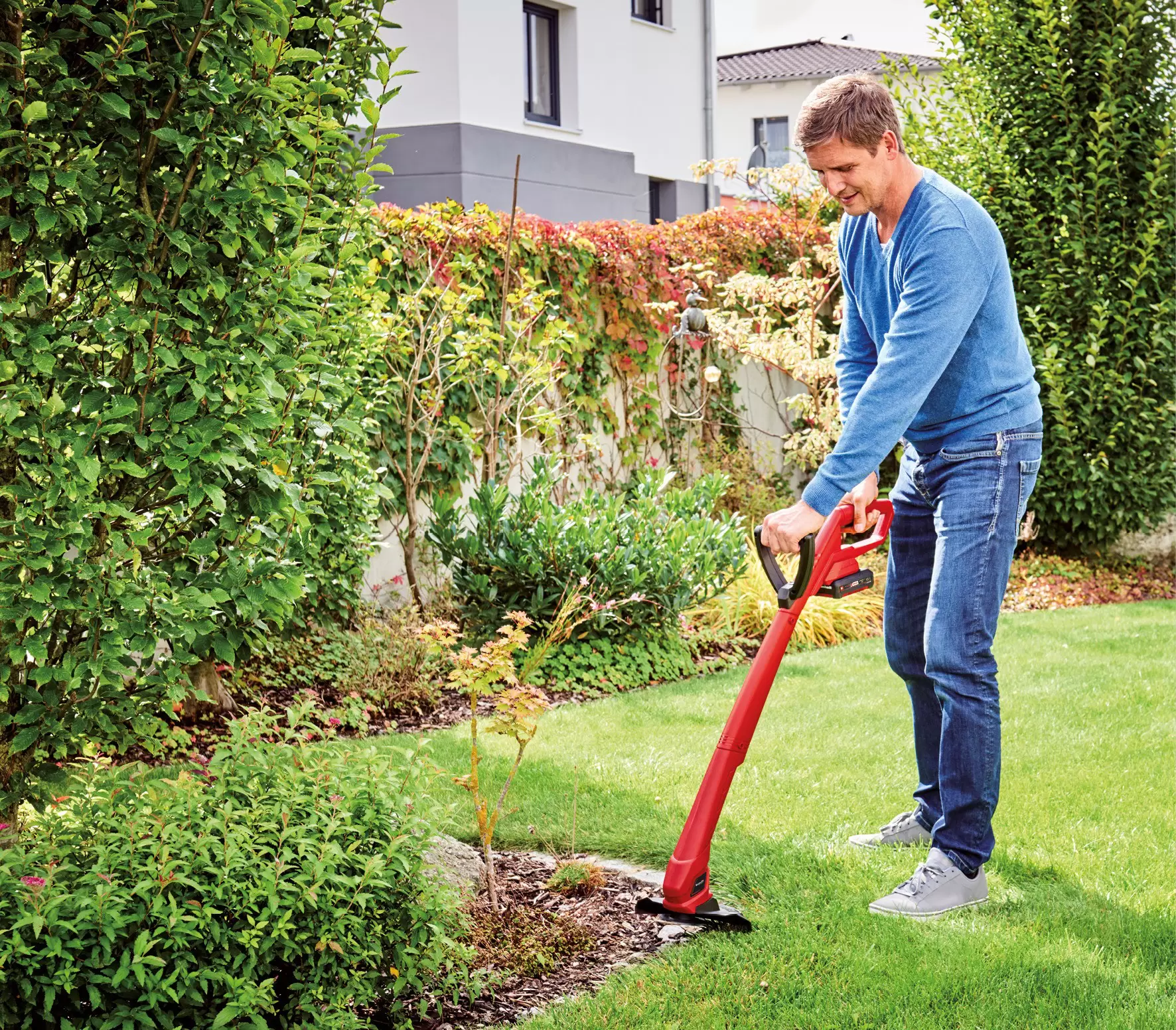 einhell-classic-cordless-lawn-trimmer-3411104-example_usage-001