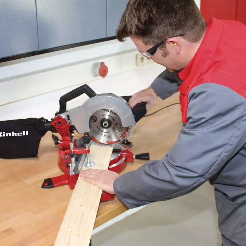 einhell-expert-mitre-saw-4300840-example_usage-001