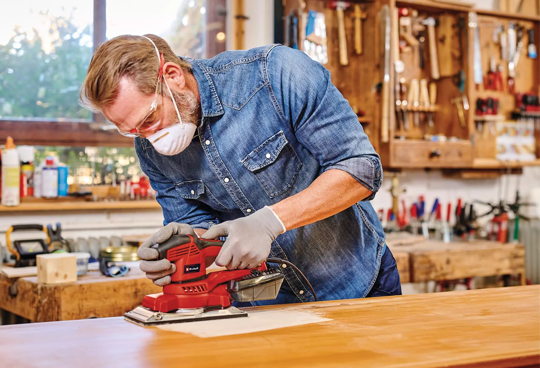 einhell-expert-orbital-sander-4460620-example_usage-001