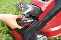 ozito-cordless-lawn-mower-3000490-example_usage-102