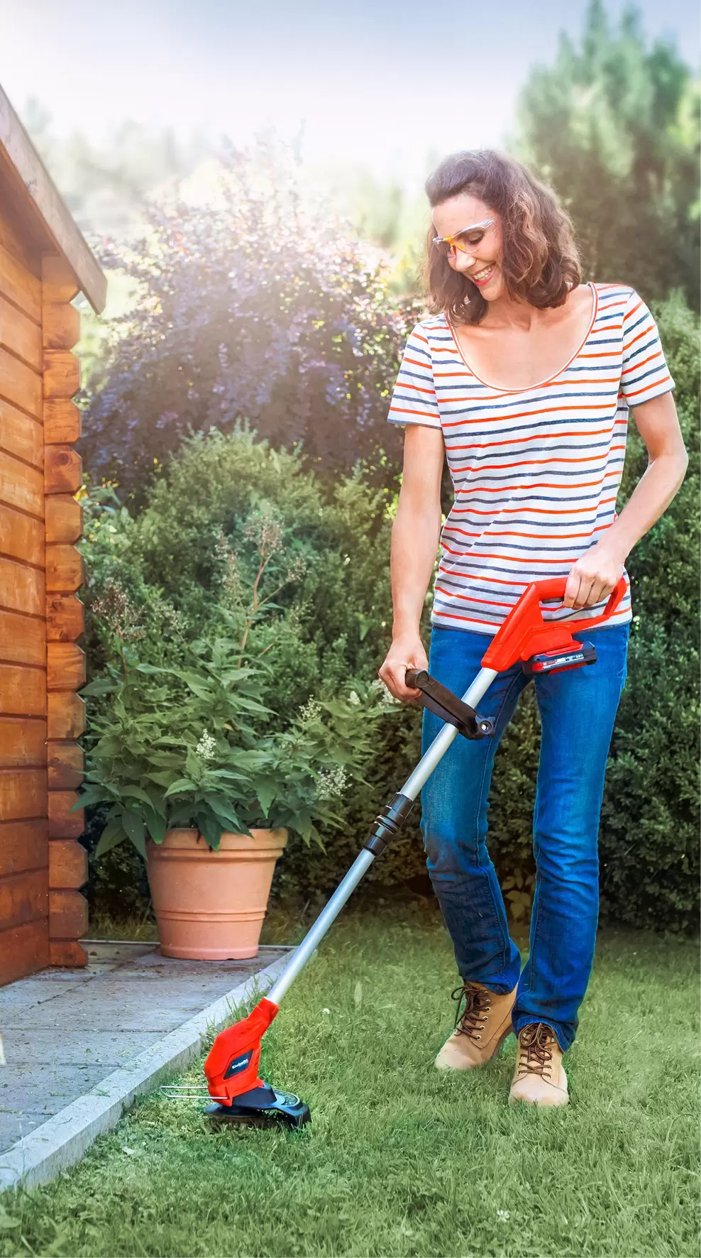 einhell-classic-cordless-lawn-trimmer-4511138-example_usage-001