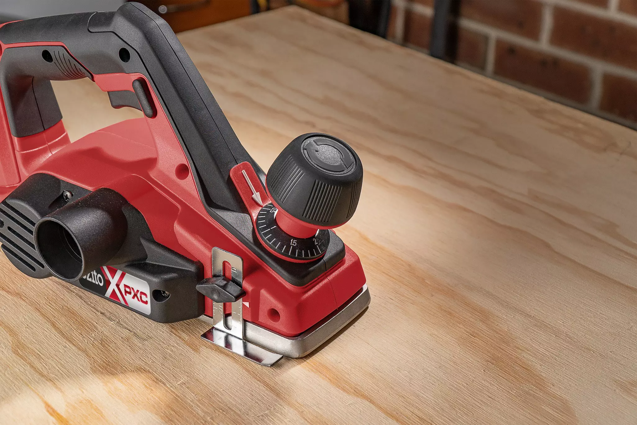 ozito-cordless-planer-3000564-detail_image-102