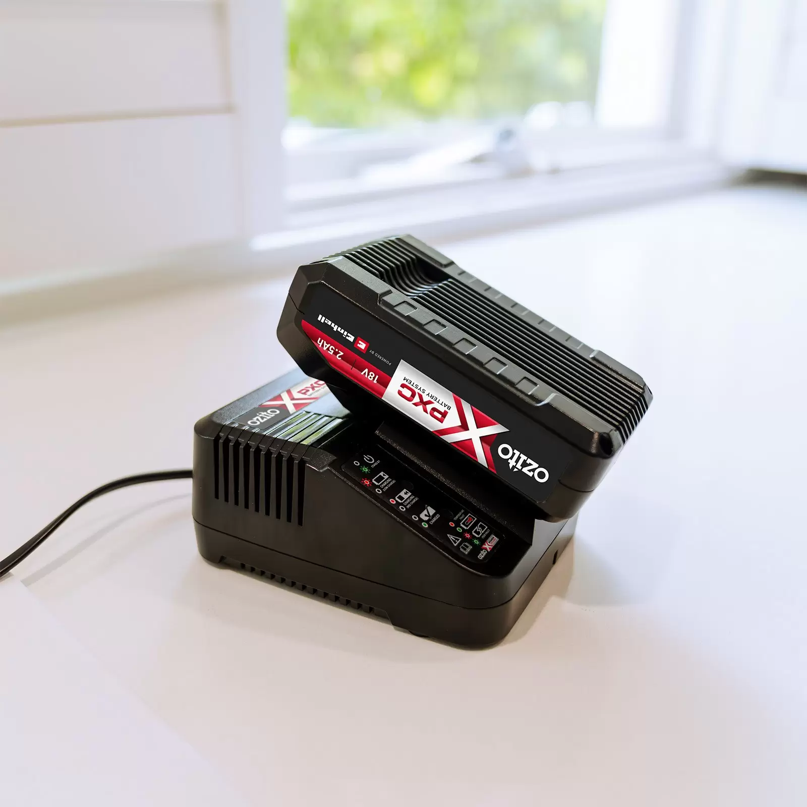 ozito-charger-3001356-example_usage-103