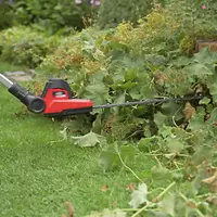 ozito-cl-telescopic-hedge-trimmer-3001088-example_usage-103