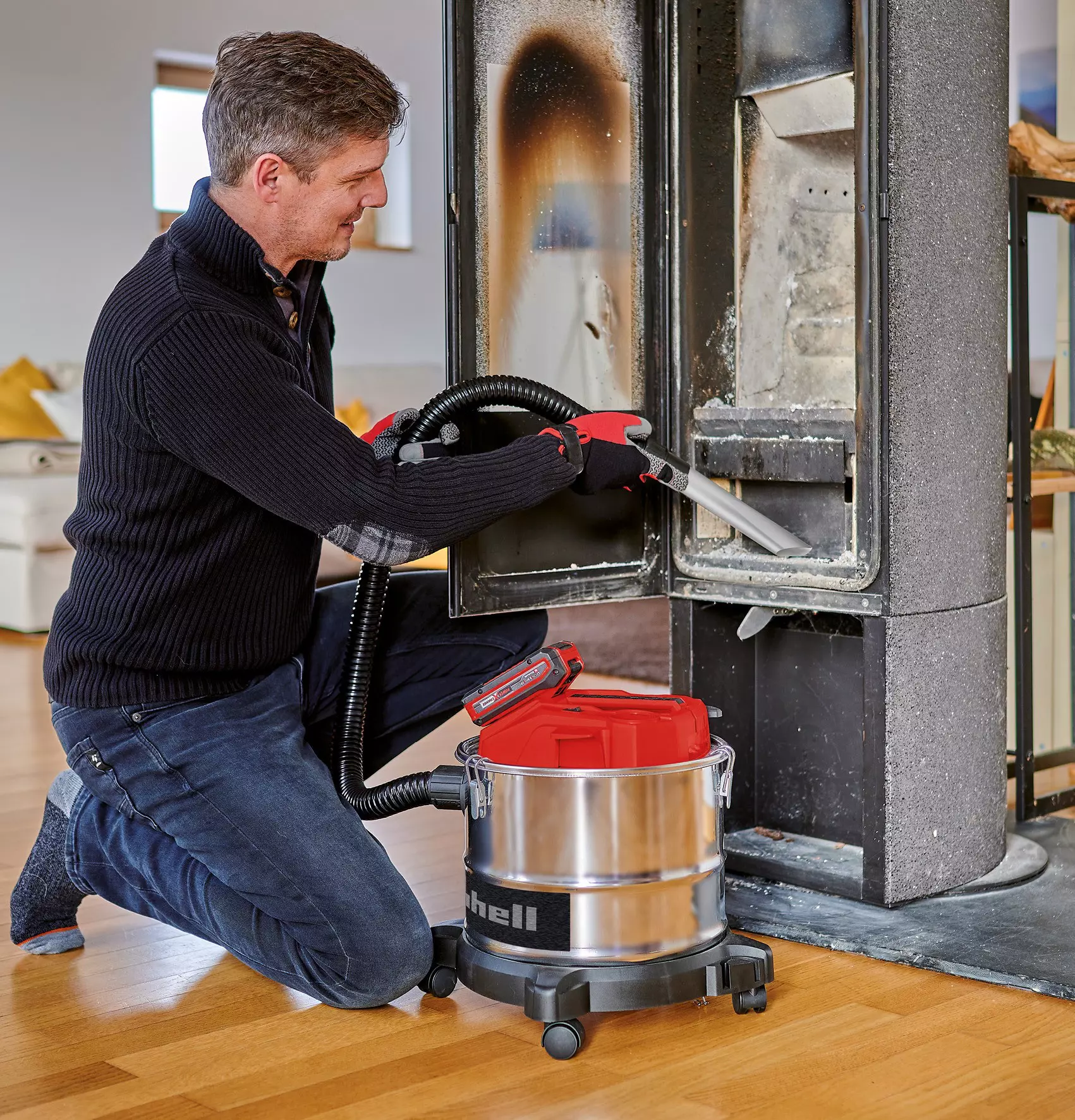 einhell-expert-cordless-ash-vac-2351700-example_usage-001