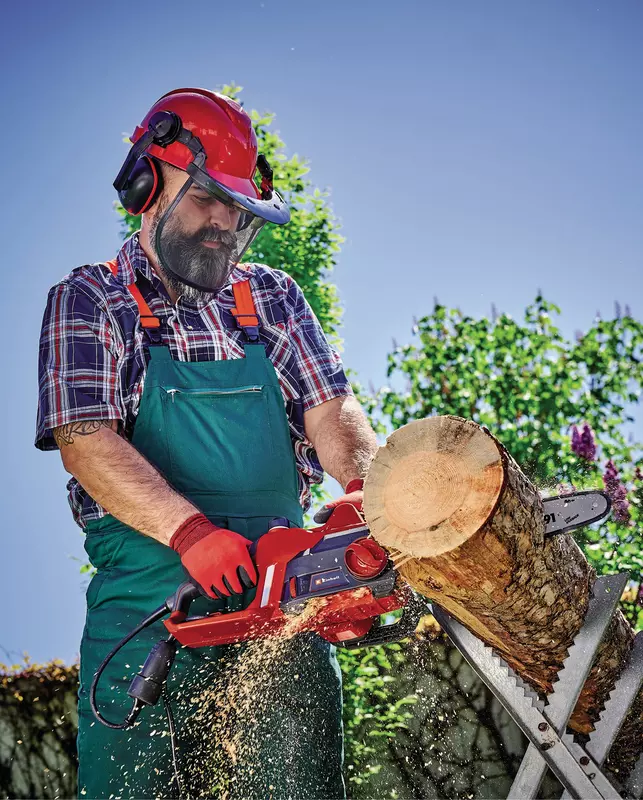einhell-electric-chain-saw-4501221-example_usage-001