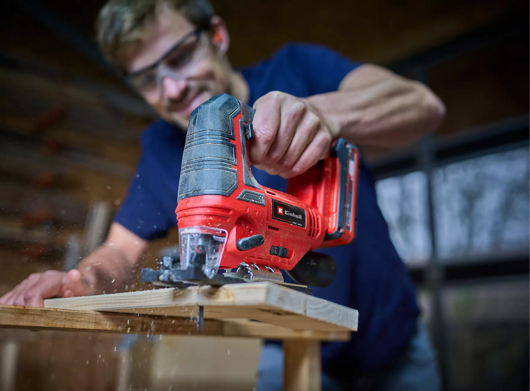 einhell-classic-cordless-jig-saw-4514089-example_usage-001
