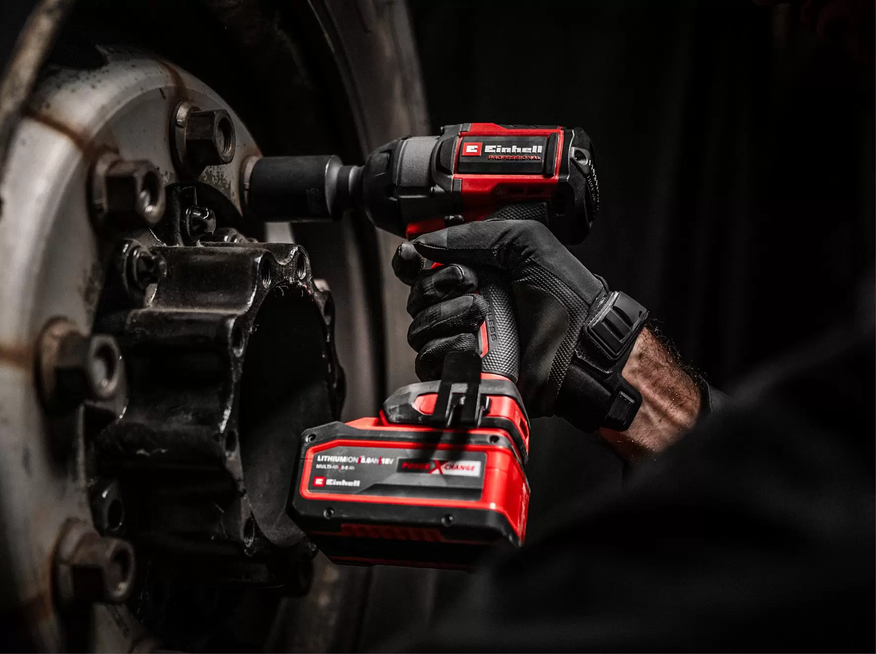 einhell-professional-cordless-impact-wrench-4510067-example_usage-001