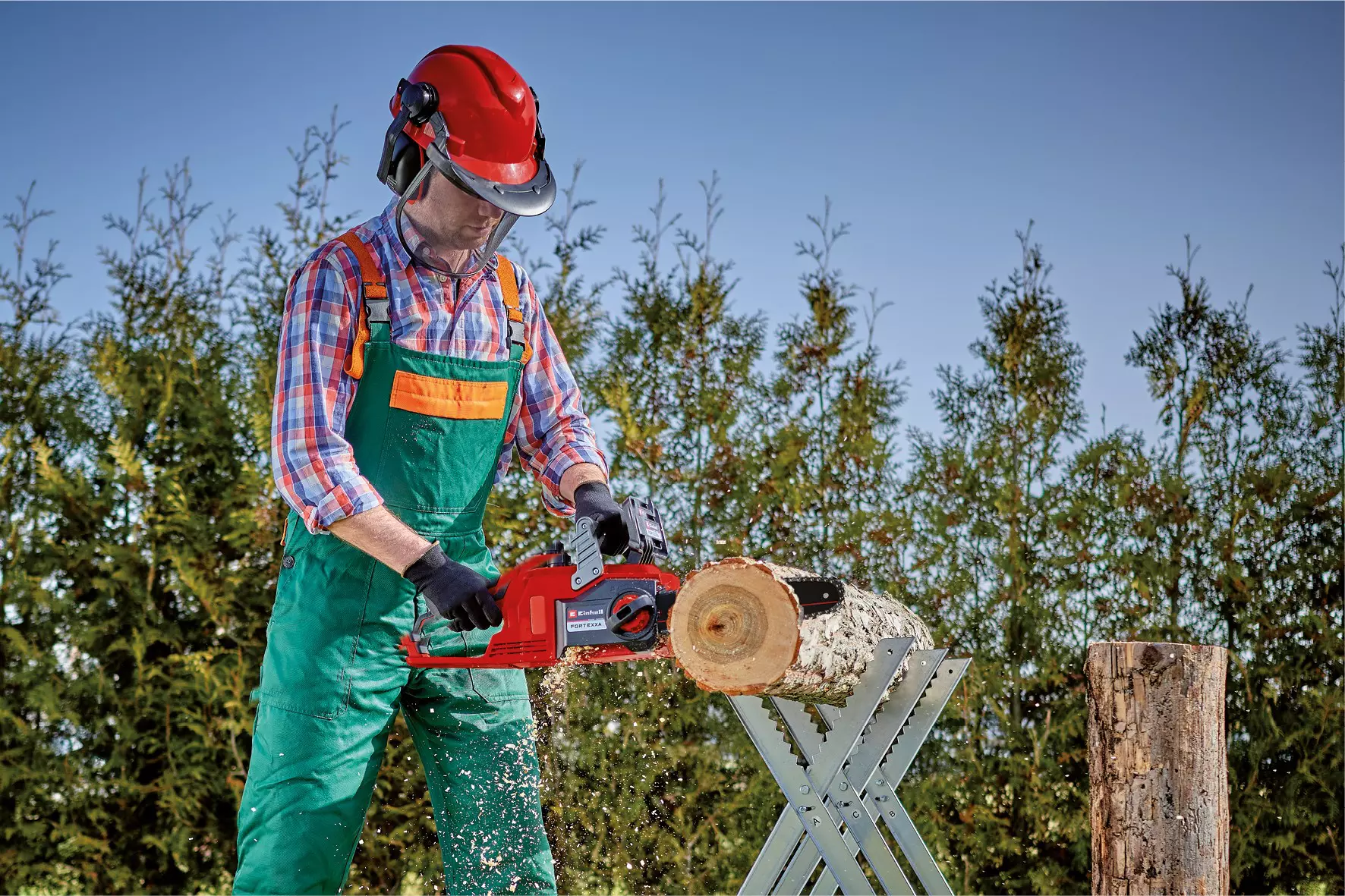 einhell-expert-cordless-chain-saw-4600010-example_usage-001