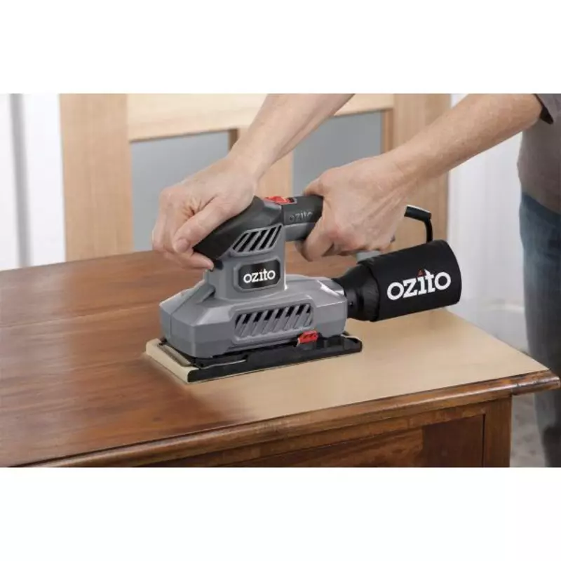 ozito-orbital-sander-4419137-example_usage-102