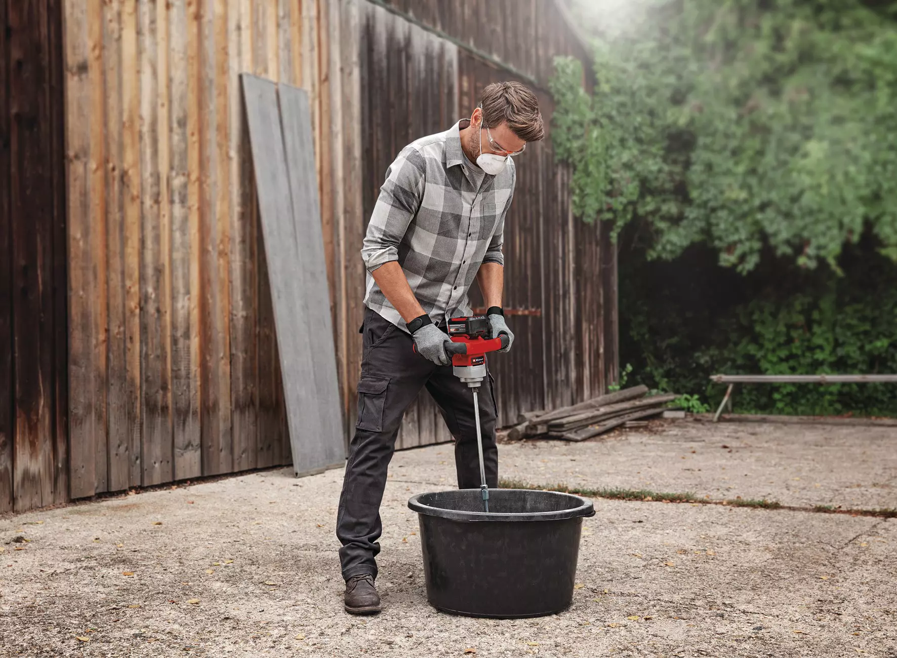 einhell-expert-cordless-paint-mortar-mixer-4258765-example_usage-001