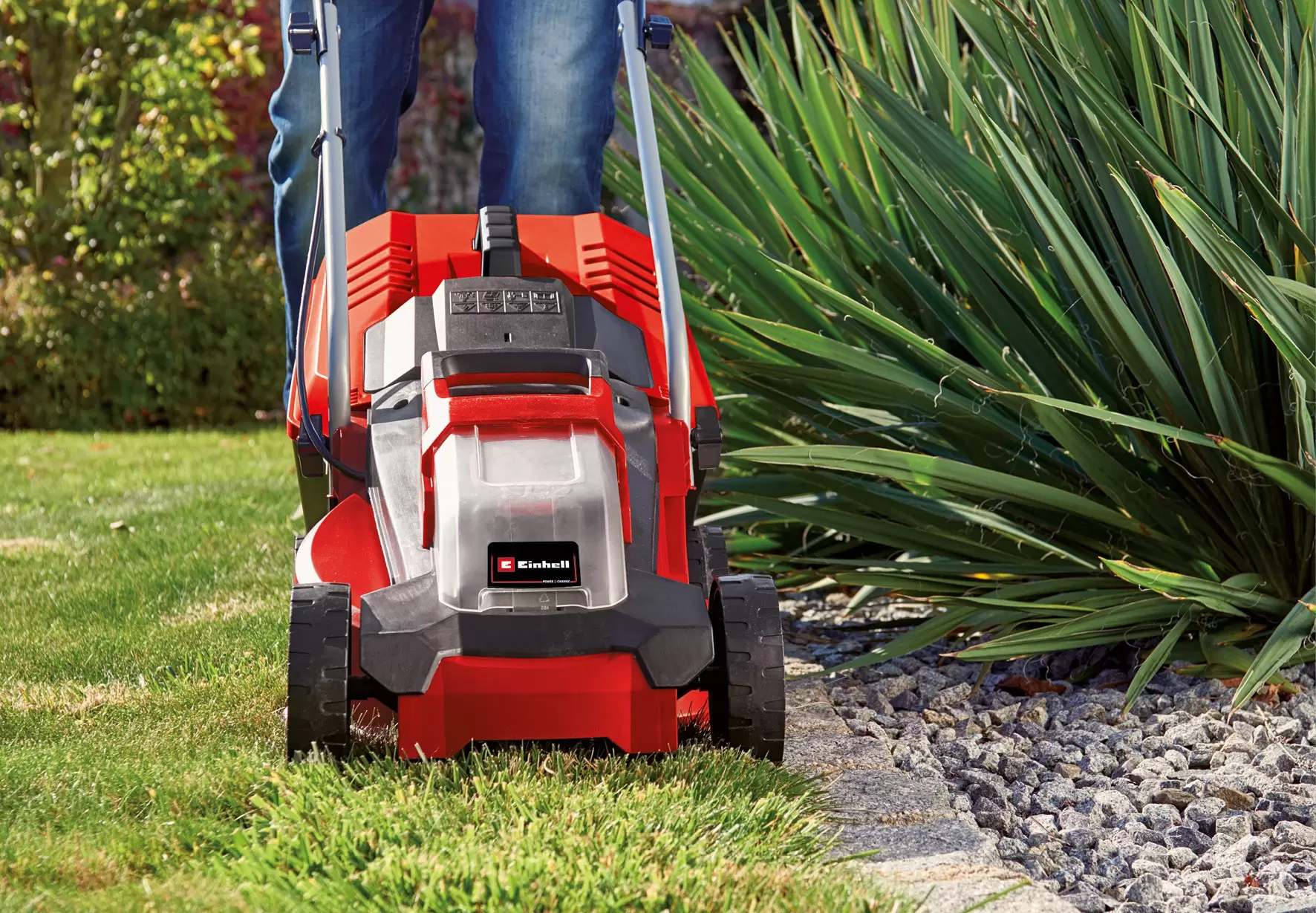 einhell-expert-cordless-lawn-mower-3413157-example_usage-001