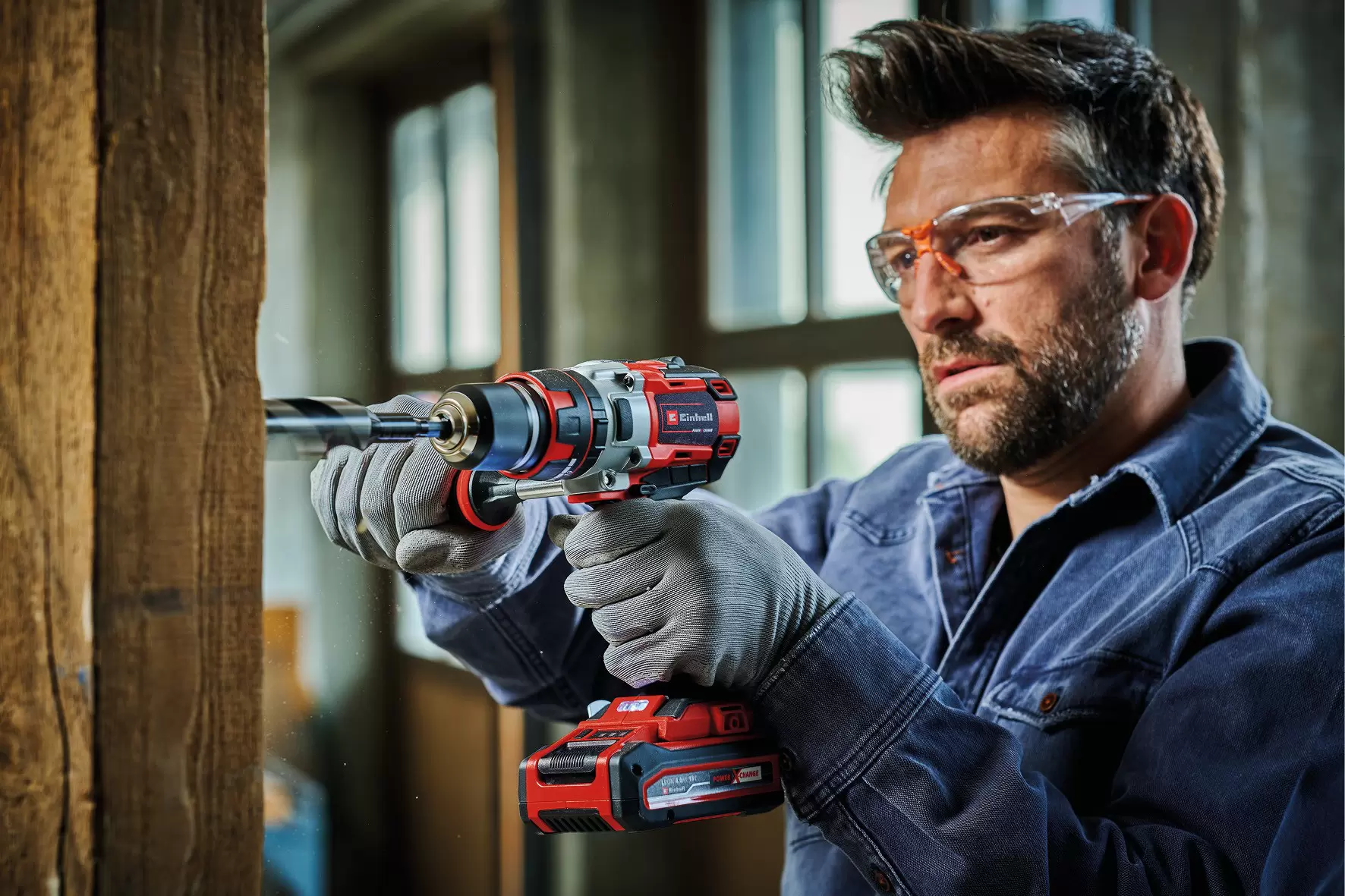 einhell-professional-cordless-impact-drill-4513860-example_usage-001