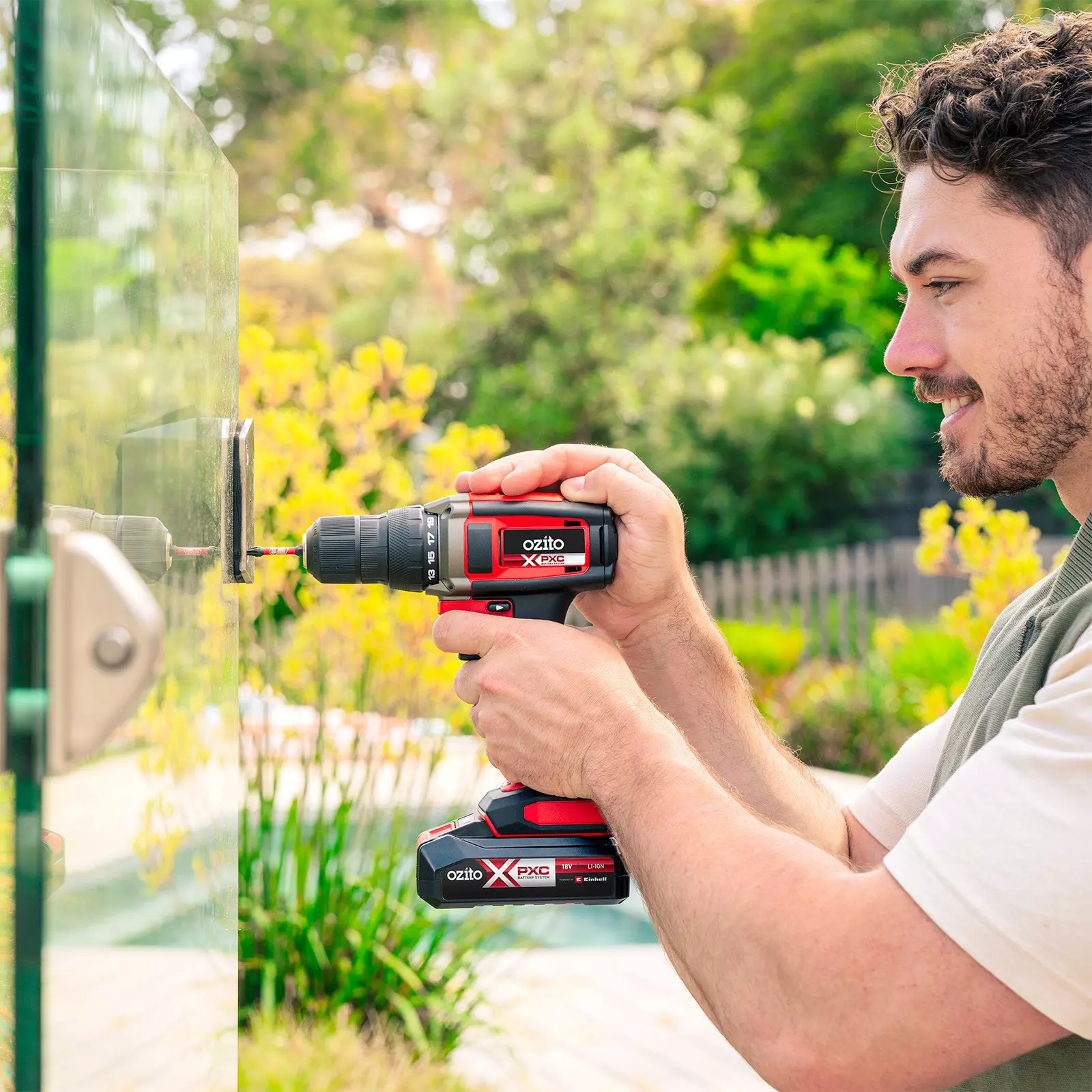 ozito-power-tool-kit-3001385-example_usage-103