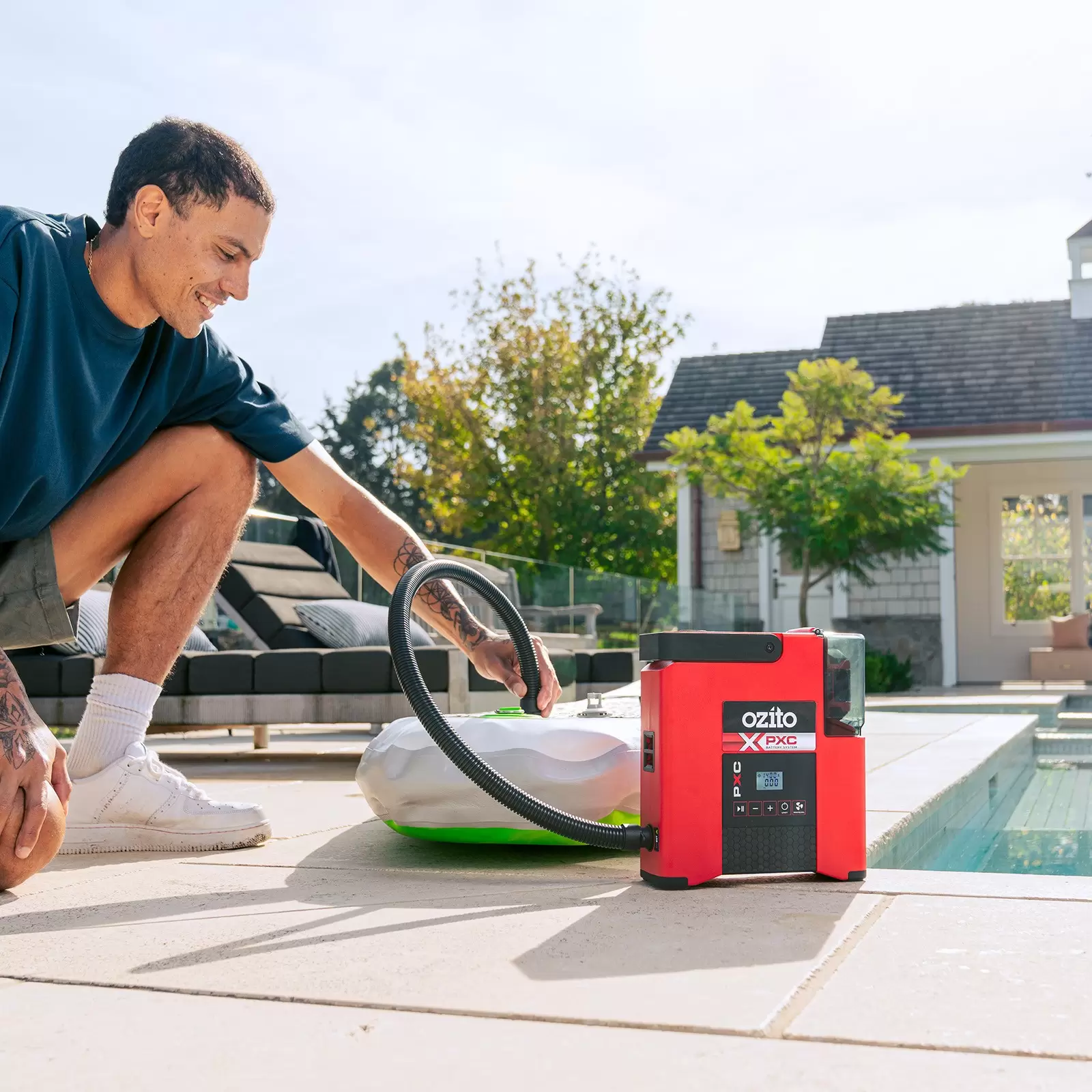 ozito-cordless-air-compressor-3001443-example_usage-102