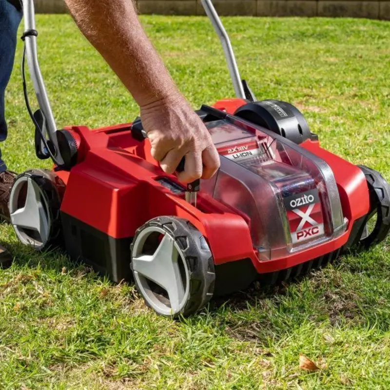 ozito-cordless-scarifier-aerator-3000932-detail_image-102