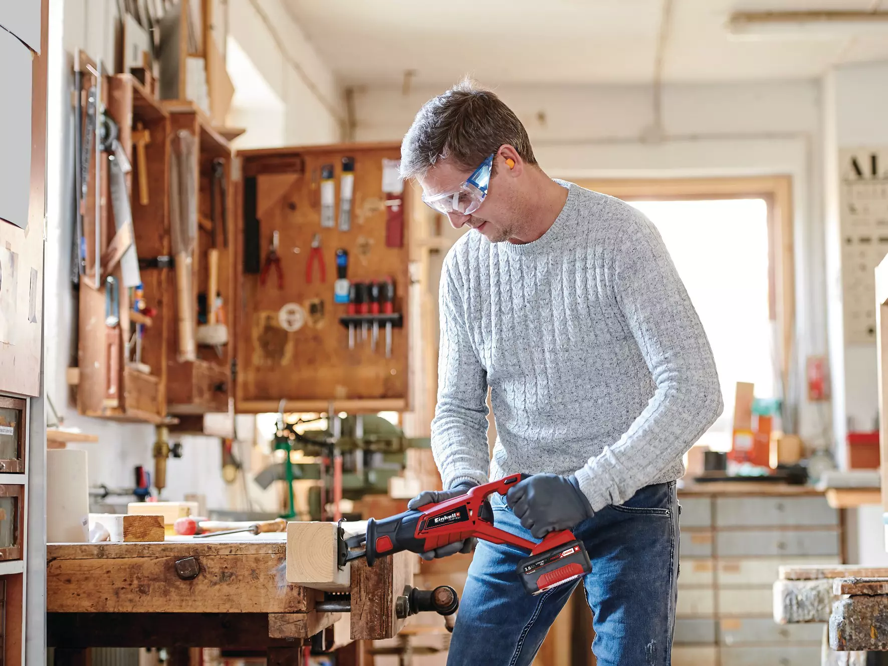 einhell-classic-cordless-all-purpose-saw-4514412-example_usage-001