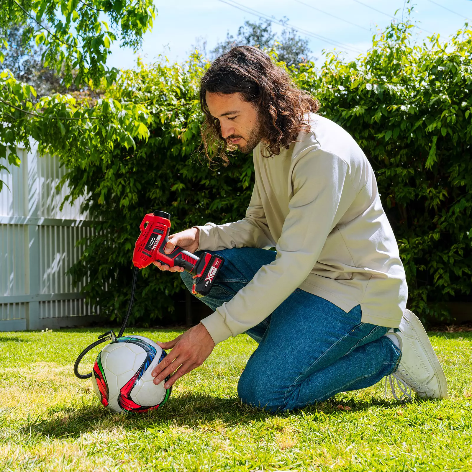 ozito-cordless-car-air-compressor-3000857-example_usage-102