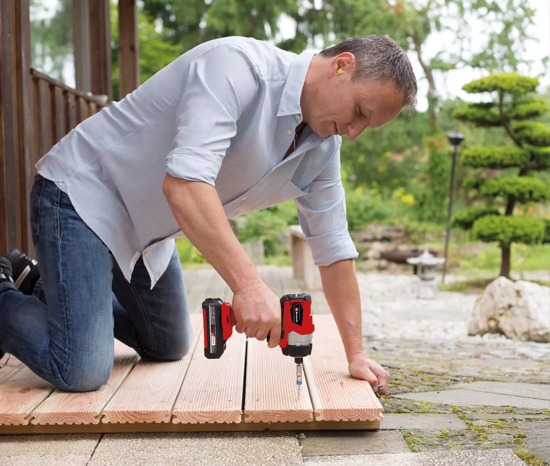 einhell-professional-cordless-impact-driver-4510045-example_usage-001