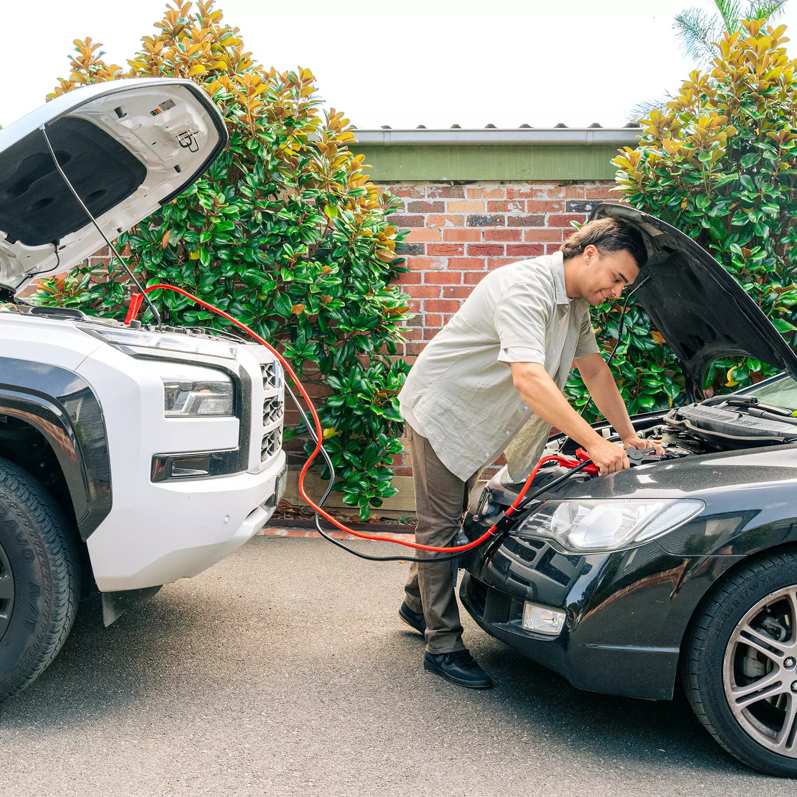 ozito-booster-cable-3001223-example_usage-101