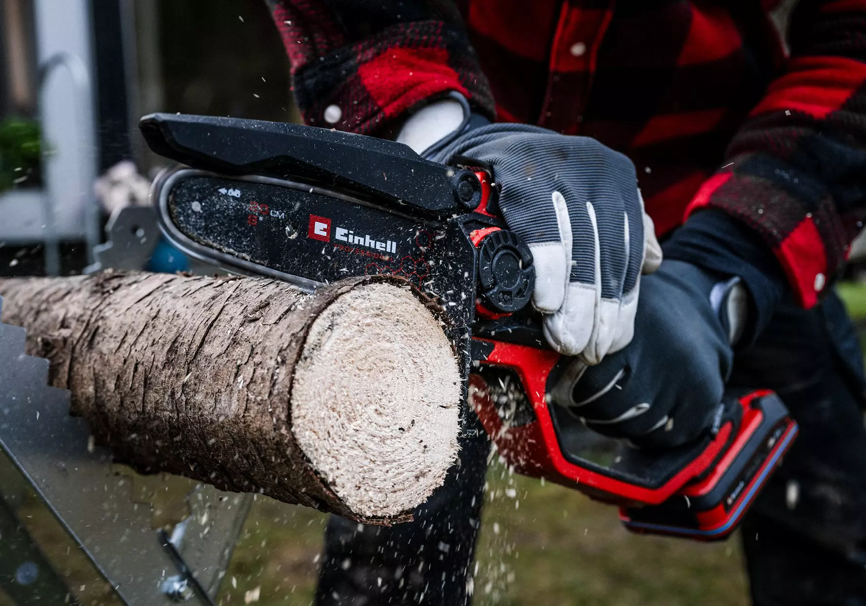 einhell-professional-cordless-pruning-chain-saw-4600080-example_usage-001