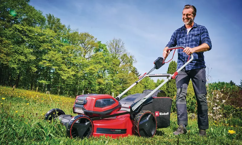 einhell-professional-cordless-lawn-mower-3413320-example_usage-001