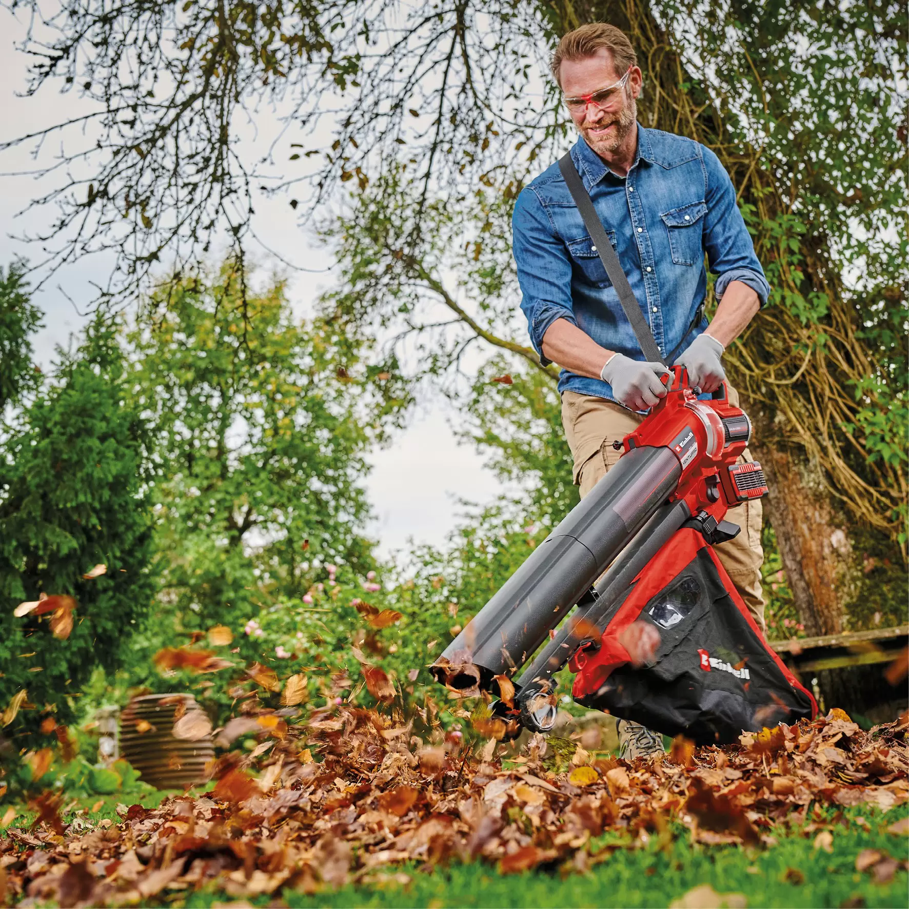 einhell-professional-cordless-leaf-vacuum-3433640-example_usage-001