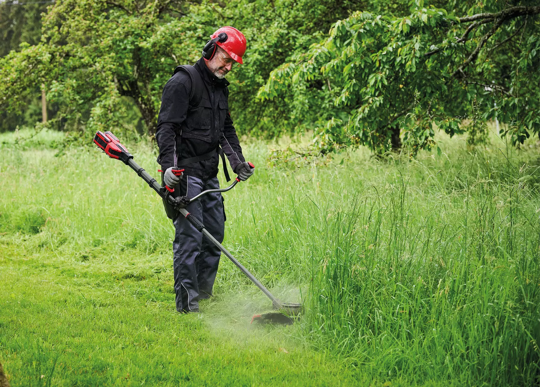 einhell-professional-cordless-scythe-3411340-example_usage-001