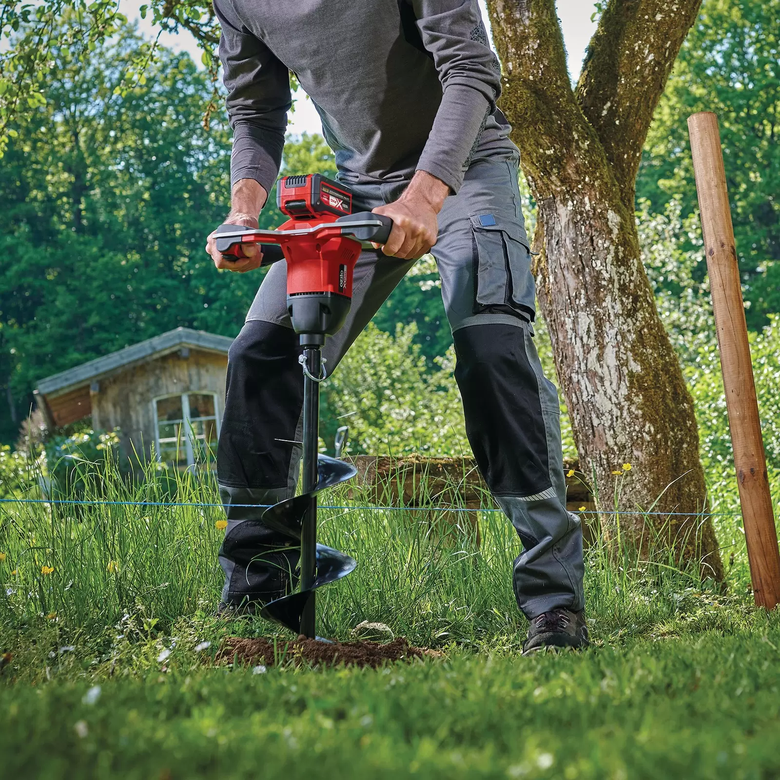 ozito-cordless-earth-auger-3001370-example_usage-105