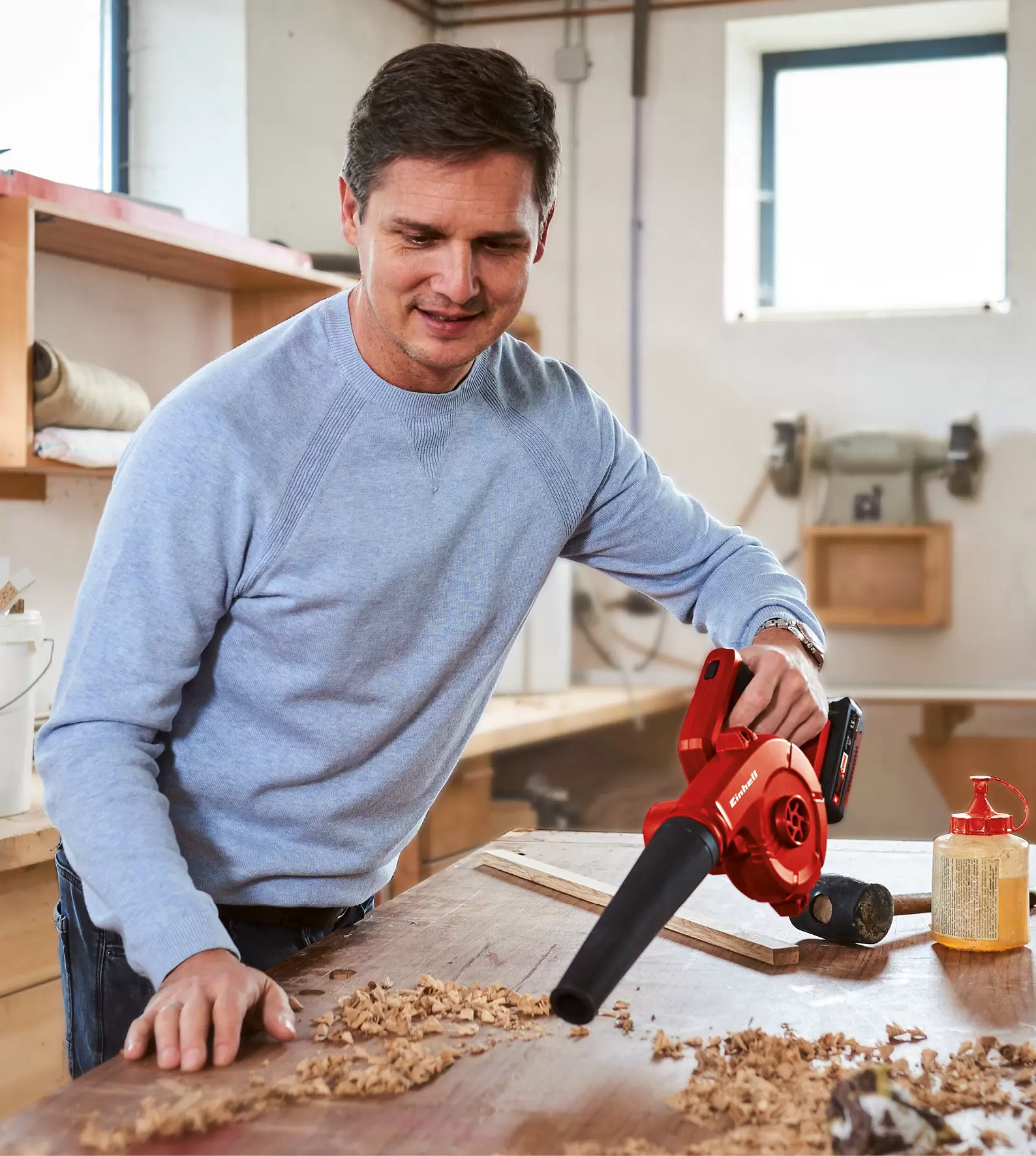 einhell-expert-cordless-blower-3408002-example_usage-001