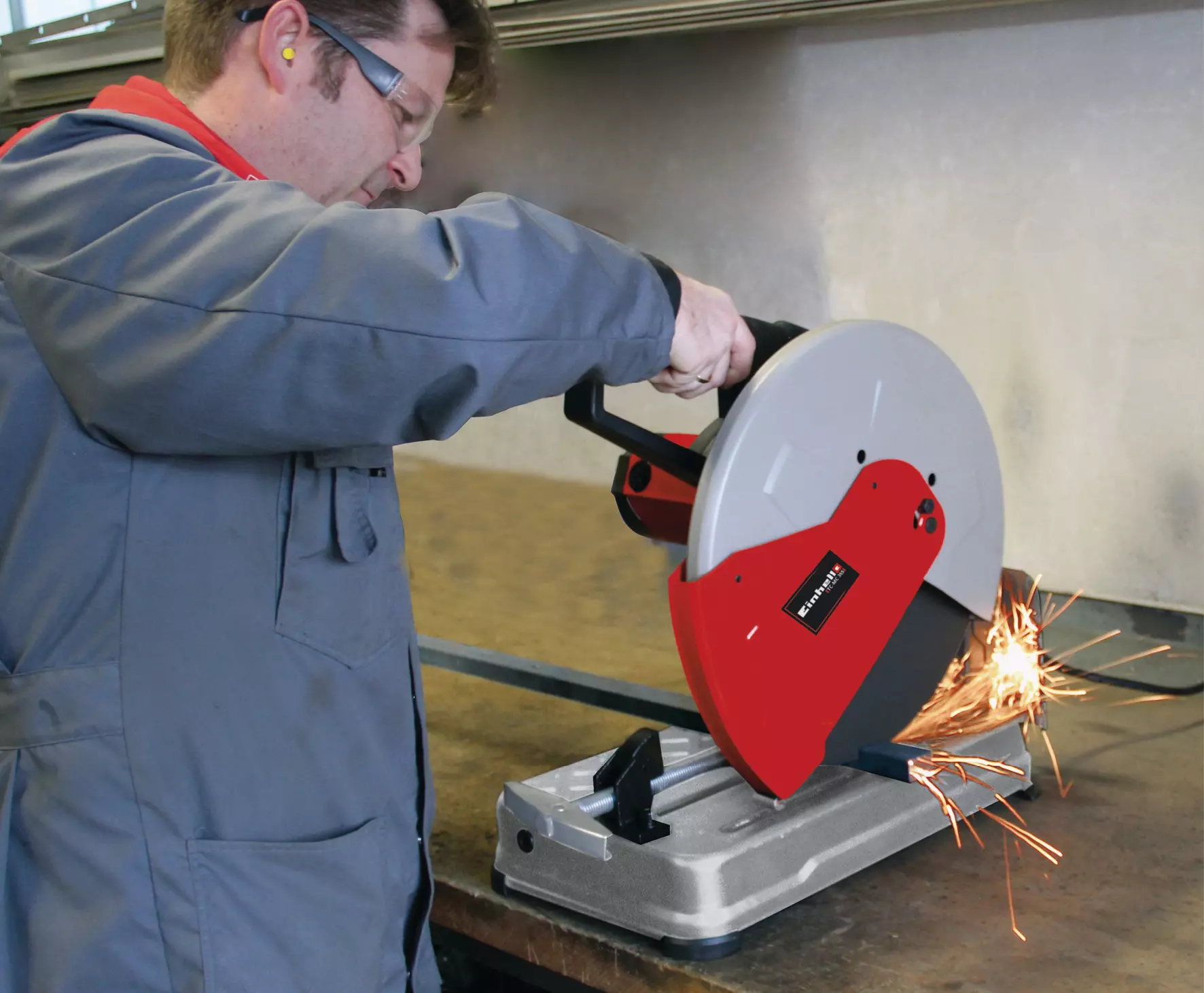 einhell-classic-metal-cutting-saw-4503135-example_usage-001