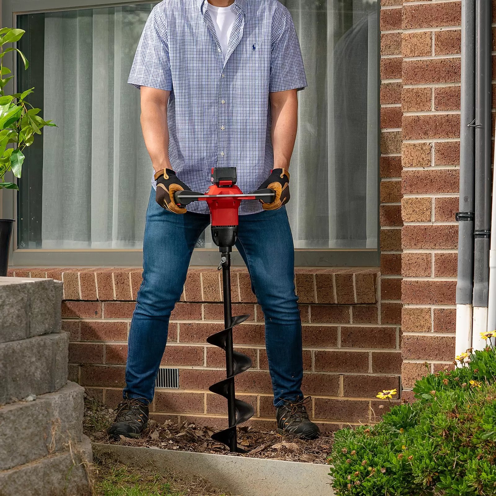 ozito-cordless-earth-auger-3001370-example_usage-102