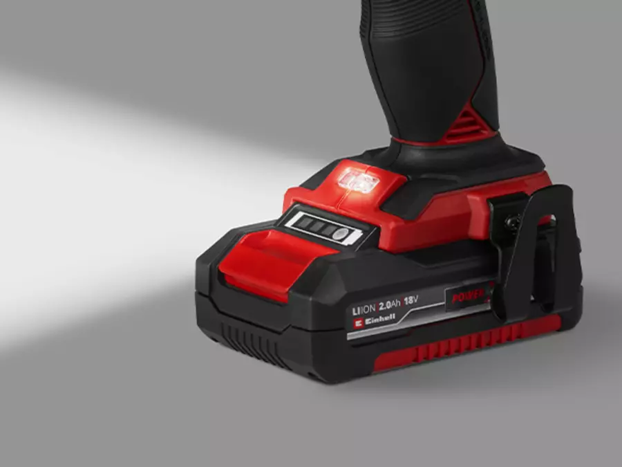 The image shows the switched-on LED light above the battery on the Einhell cordless impact drill driver TP-CD 18/60 Li-i S-F (1x2.0 Ah).