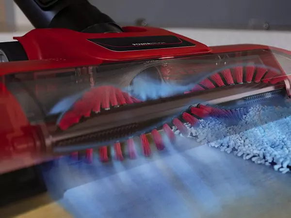 Close-up of the motorized brush with rotating bristles on the Einhell cordless stick vacuum cleaner TE-SV 18 Li.