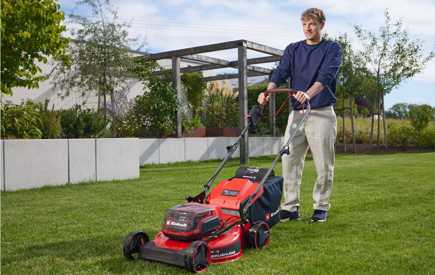 einhell-classic-cordless-lawn-mower-3413390-example_usage-001
