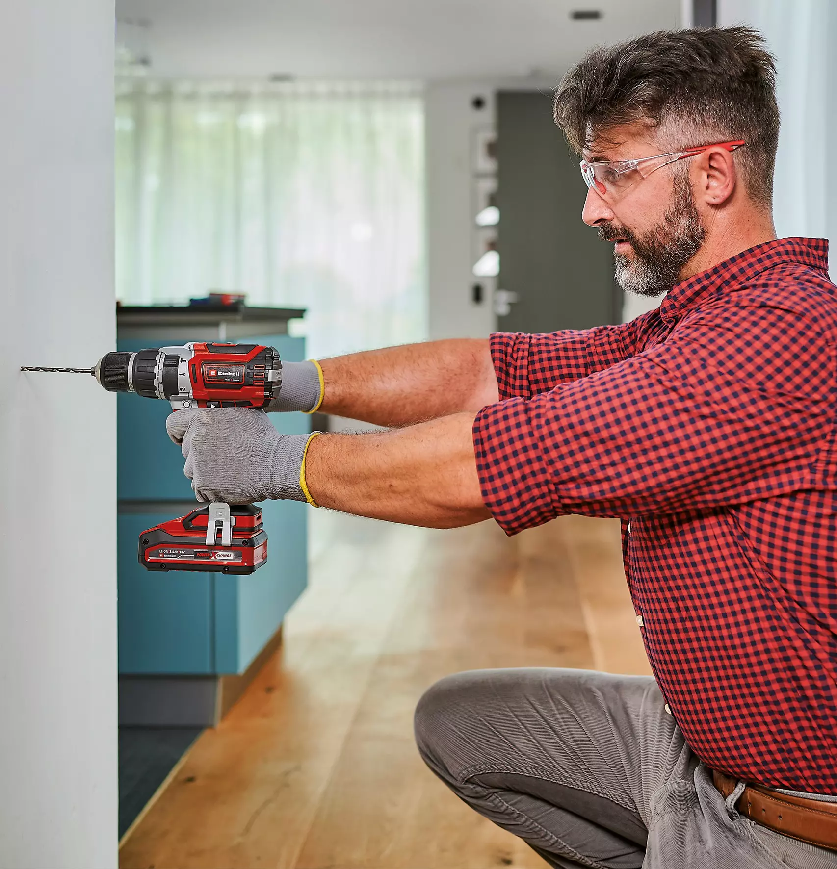 einhell-professional-cordless-impact-drill-4514236-example_usage-001