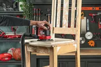 ozito-cordless-palm-sander-3001071-example_usage-101