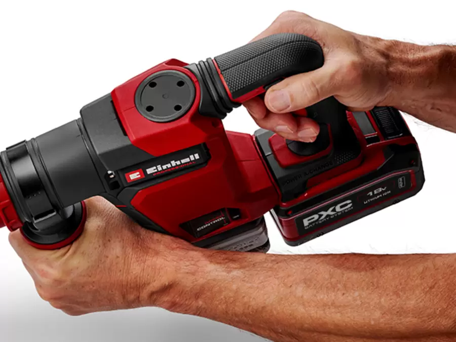 Two hands hold the Einhell cordless demolition hammer TP-DH 18/4 Li BL by its anti-vibration handle.