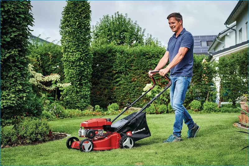 einhell-classic-petrol-lawn-mower-3404833-example_usage-001