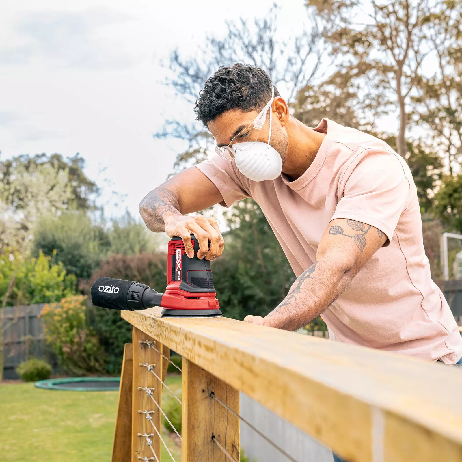 ozito-cordless-rotating-sander-3000043-example_usage-101