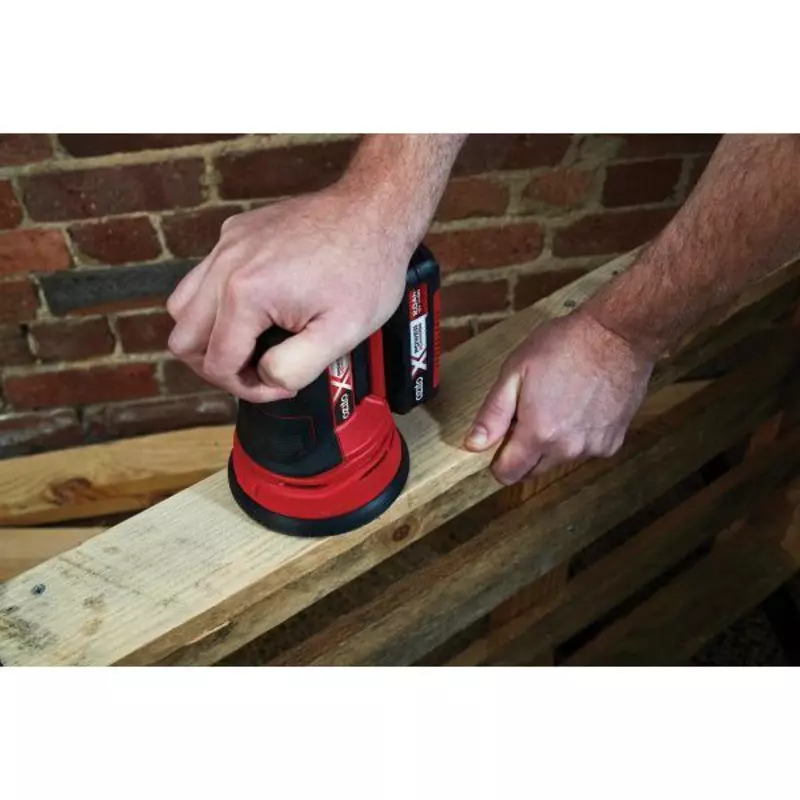 ozito-cordless-rotating-sander-3000043-example_usage-101