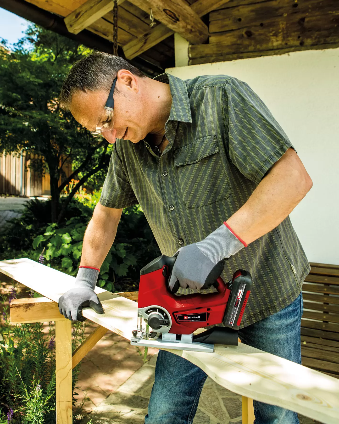 einhell-expert-cordless-jig-saw-4321233-example_usage-001