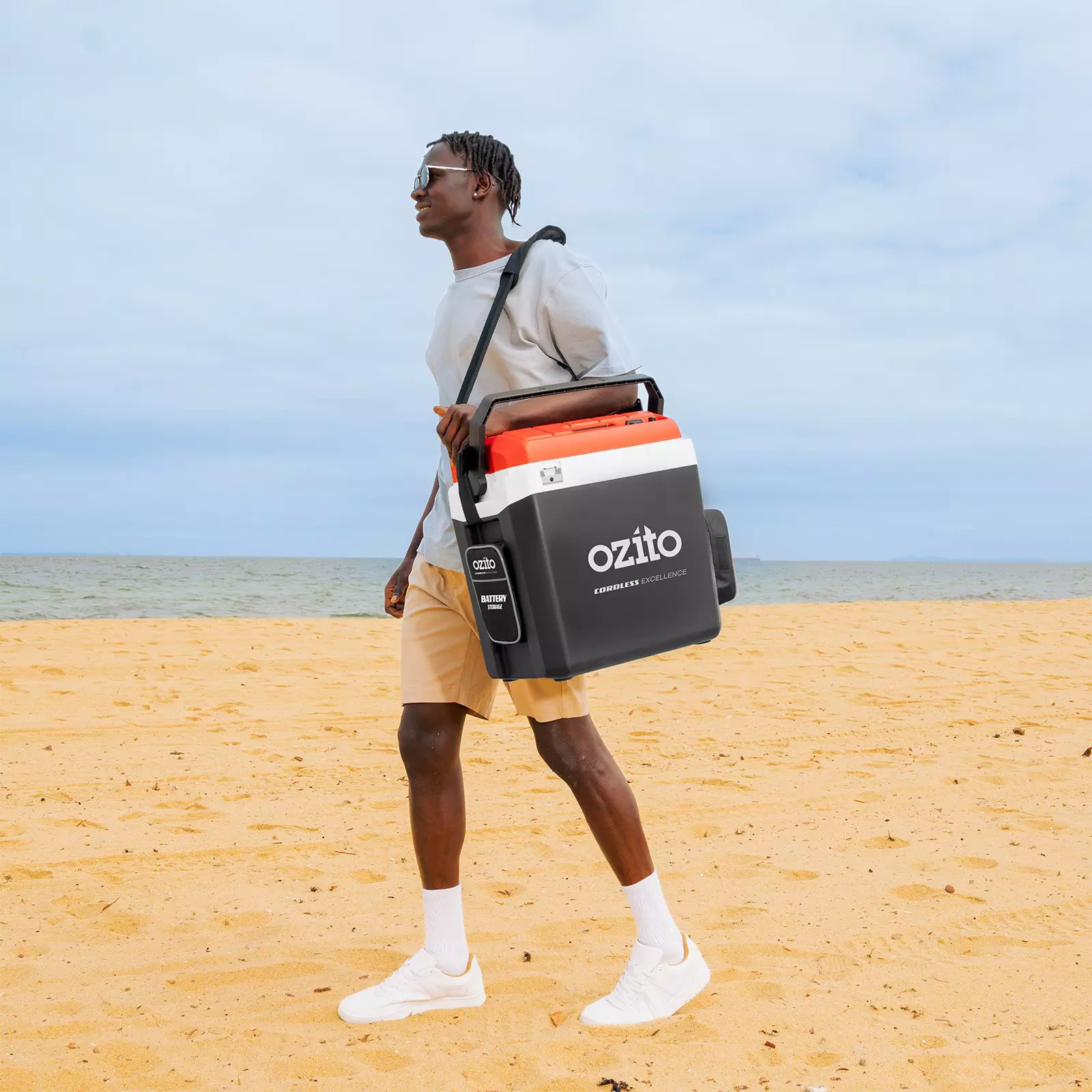 ozito-battery-powered-cool-box-3001298-example_usage-102