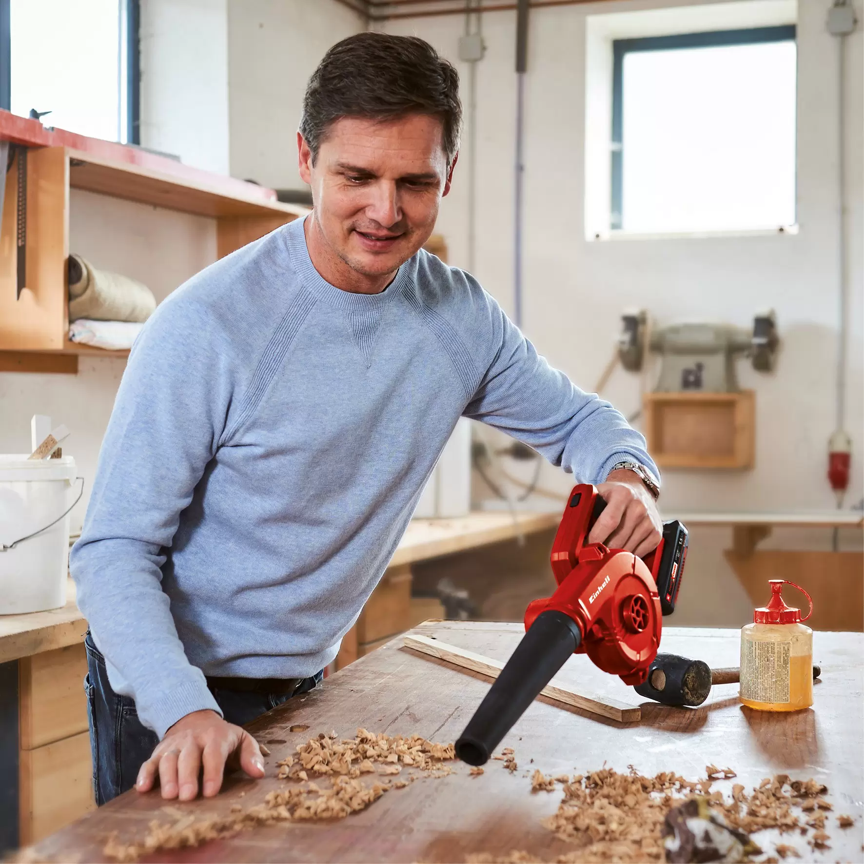 einhell-expert-cordless-blower-3408001-example_usage-001