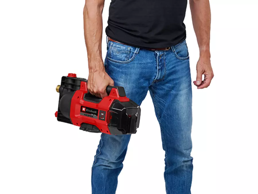 Integrated carrying handle on top of the Einhell Cordless Garden Pump AQUINNA 18/28 for easy transport.